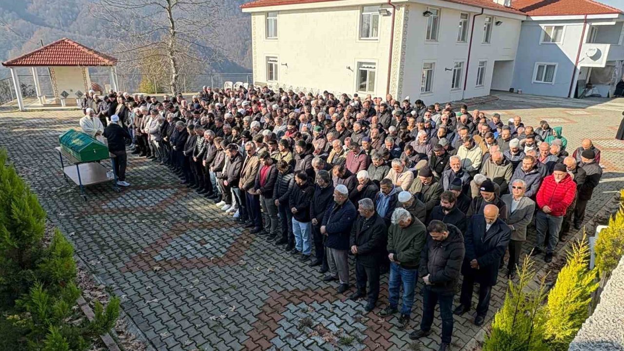 Sakarya’nın Hendek ilçesi D-100 karayolunda üst geçide yaklaşık 6 metre