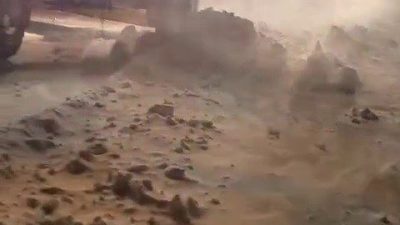 Erzurum Tekman yolunda kar ve tipi nedeniyle mahsur kalan araçlar