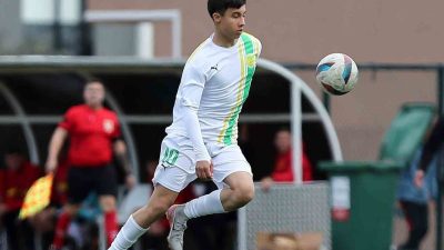 Geçtiğimiz yıl 1966 Edremitspor’dan transfer edilen genç futbolcu Egehan Kolçak,