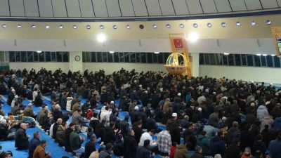 Regaip Kandili dolayısıyla Terzibaba Camii’nde düzenlenen kandil programında Kur’an-ı Kerim