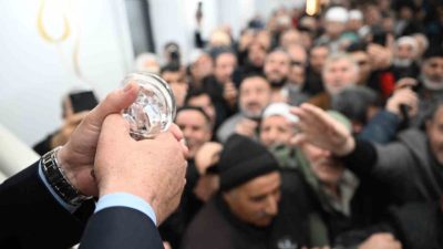 Üç ayların başlangıcı olarak kabul edilen Regaip Kandilinde Erzurumlular camilere