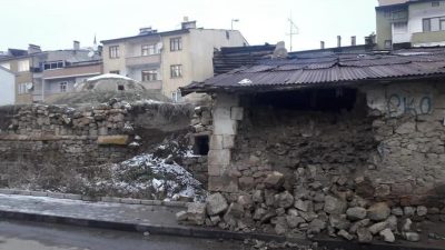 Bayburt’un Tuzcuzade Mahallesi’nde bulunan ve restorasyon kapsamına alınacağı açıklanan tarihi