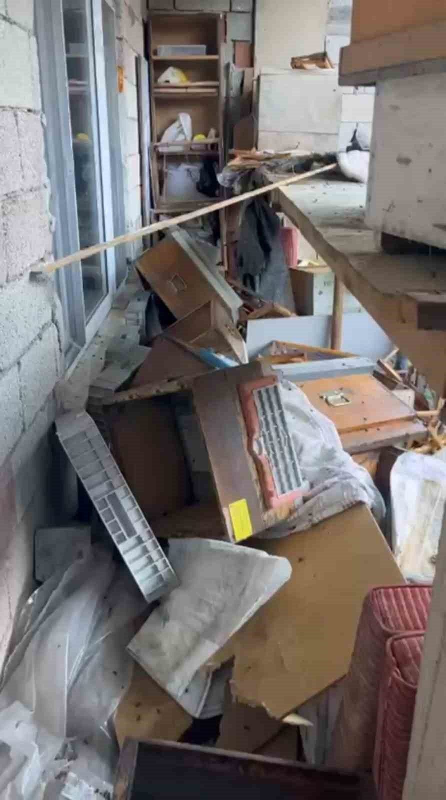 Rize’nin dünyaca ünlü Anzer Yaylası’nda arılığa giren ayı, kovanları telef