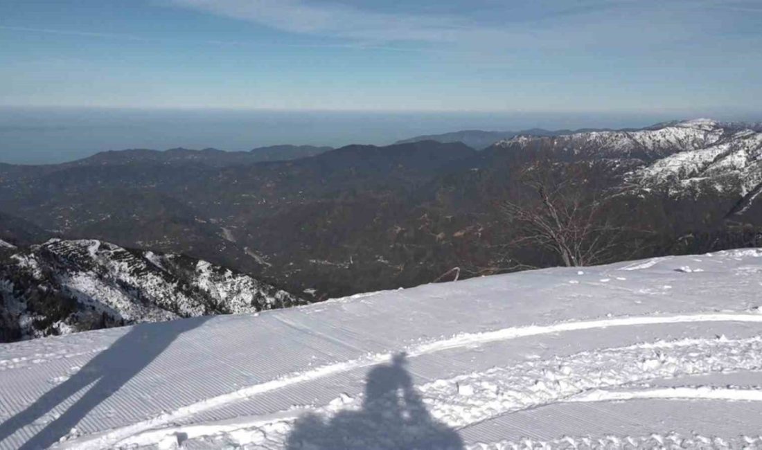 Rize’de şehir merkezine yakınlığı, deniz manzarası ve kristal kar kalitesiyle
