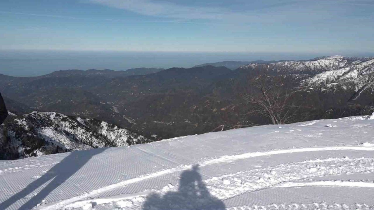 Rize’de şehir merkezine yakınlığı, deniz manzarası ve kristal kar kalitesiyle