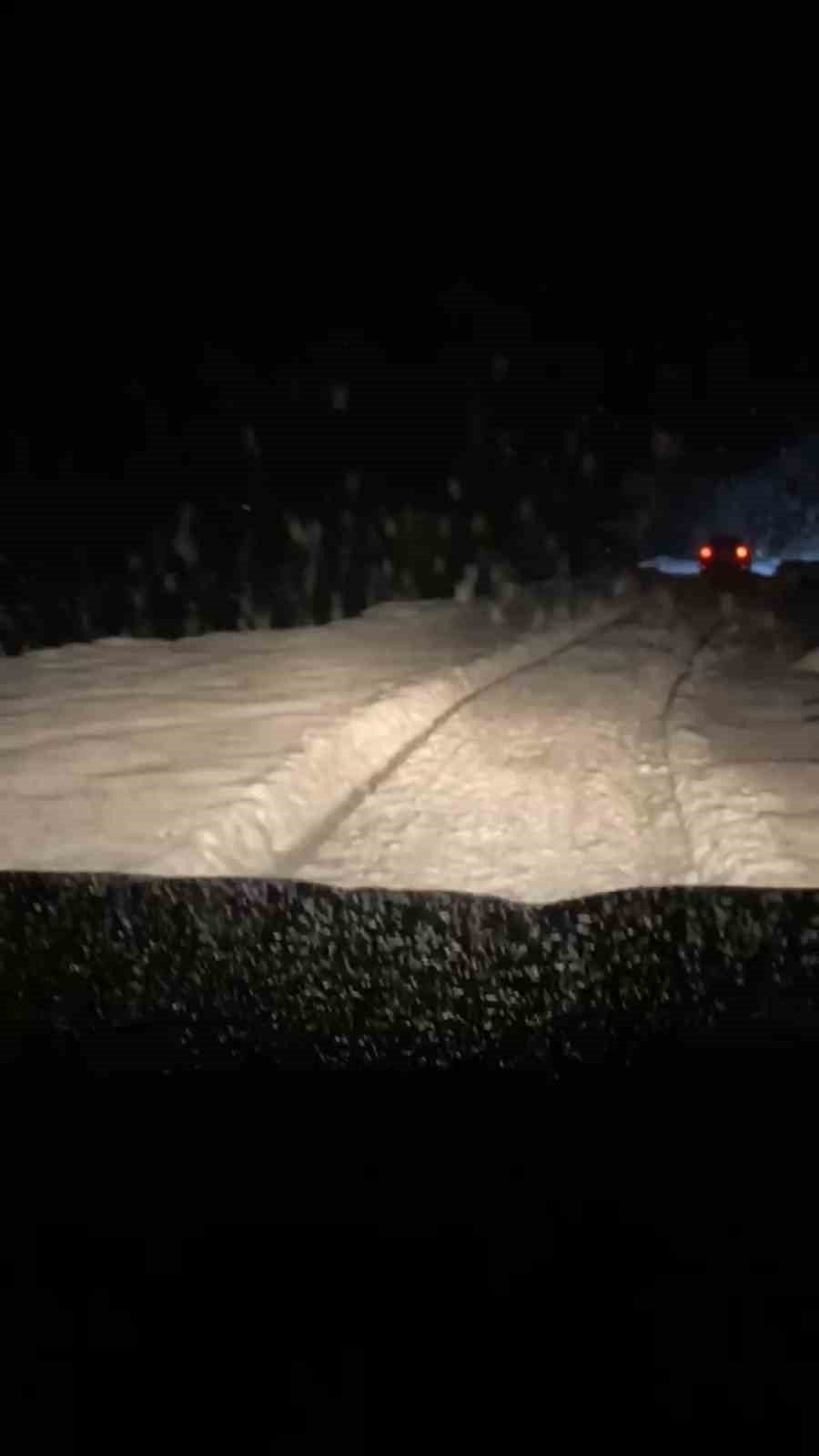 Rize’de geç gelen kar yağışı yüksek kesimlerde etkili olmaya başladı.