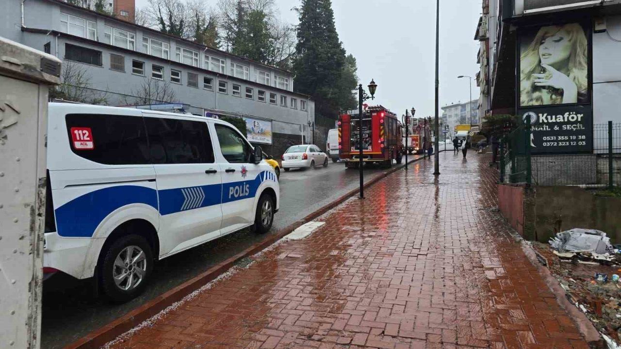 Zonguldak’ın Ereğli ilçesinde 2’No’lu Sağlık Ocağı’nın deposunda çıkan yangın kısa