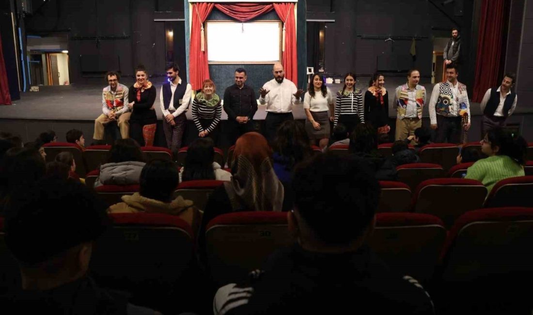 Aile ve Sosyal Hizmetler İl Müdürlüğü koordinesinde yürütülen “Sahneye Renk