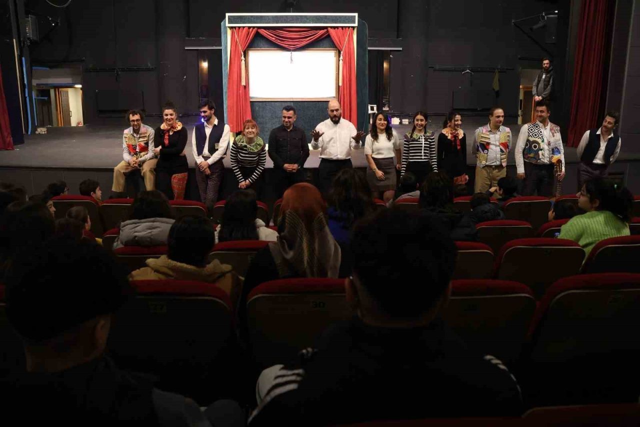 Aile ve Sosyal Hizmetler İl Müdürlüğü koordinesinde yürütülen “Sahneye Renk