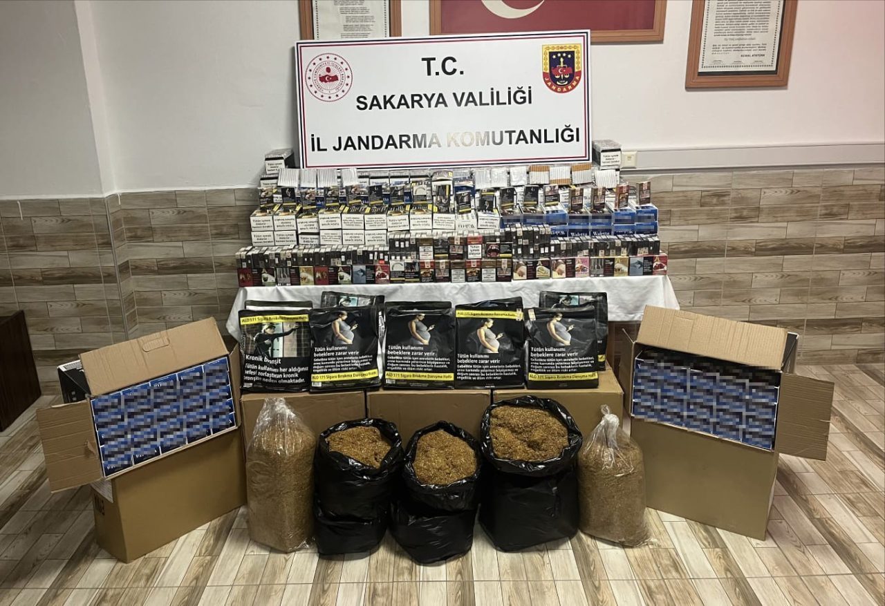 Sakarya’nın Karasu ilçesinde düzenlenen kaçakçılık operasyonunda çok sayıda tütün ve
