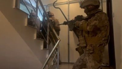 Sakarya’nın Hendek ilçesinde uyuşturucu ile mücadele çerçevesinde polis ekiplerince gerçekleştirilen