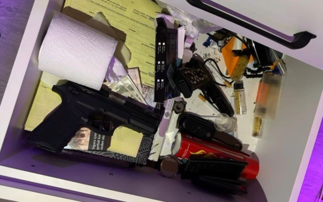 Sakarya’da yılbaşı öncesi düzenlenen uyuşturucu operasyonunda yaklaşık 11 kilogram esrar