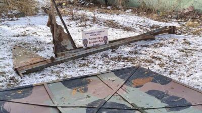 Sarıkamış’ta askeriyeden malzeme çalan 2 kişi malzemeleri araçla taşıdıkları sırada