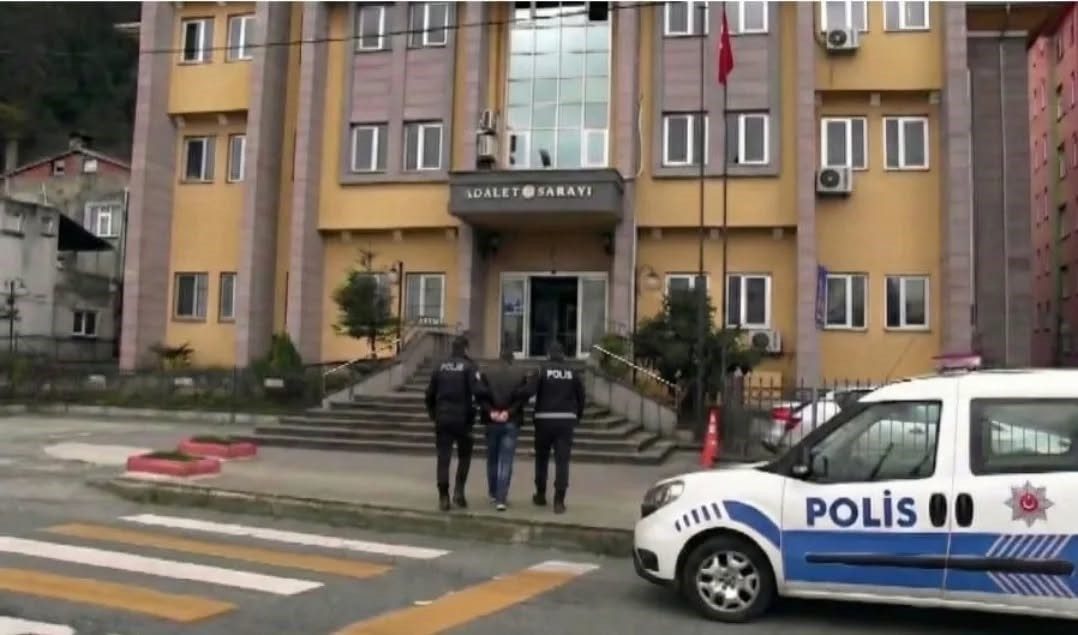 Sarp Sınır Kapısı’nda 69 ayrı suçtan aranıp 193 yıl 6