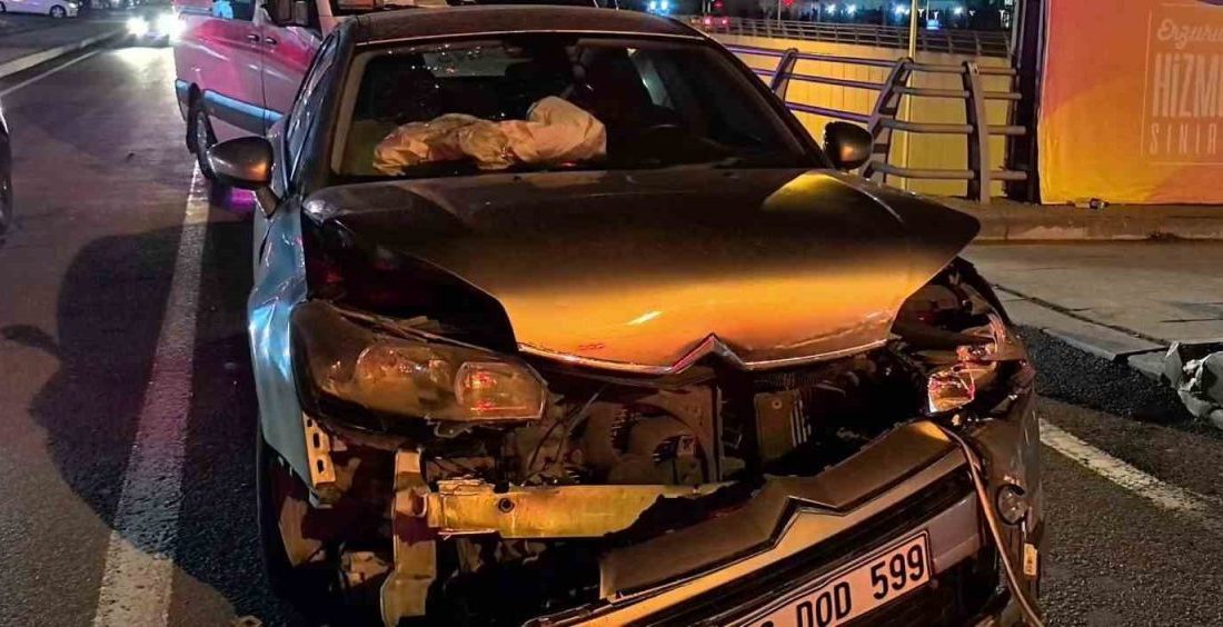 Erzurum’da üç aracın karıştığı zincirleme trafik kazasında trafiği durma noktasına