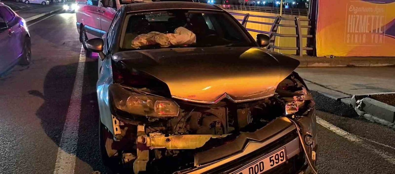 Erzurum’da üç aracın karıştığı zincirleme trafik kazasında trafiği durma noktasına