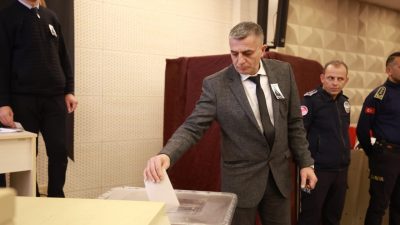 Manisa’nın Şehzadeler Belediye Başkanı Gülşah Durbay’ın vefatının ardından olağanüstü toplanan