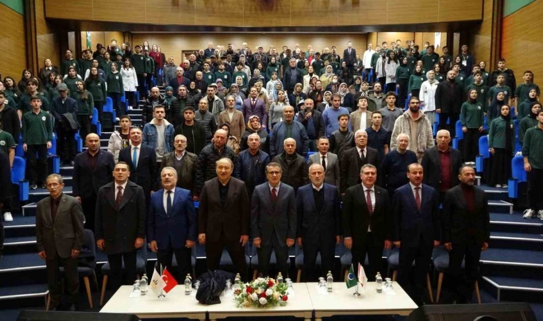 Trabzonspor’un eski futbolcusu ve teknik direktörlerinden Şenol Güneş, Trabzon’da bir