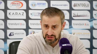 Erzurumspor FK Teknik Direktörü Serkan Özbalta, Bodrum FK maçında futbolcularının