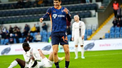 Başakşehir forması giyen Eldor Shomurodov, Gaziantep FK karşısında 21. dakikada