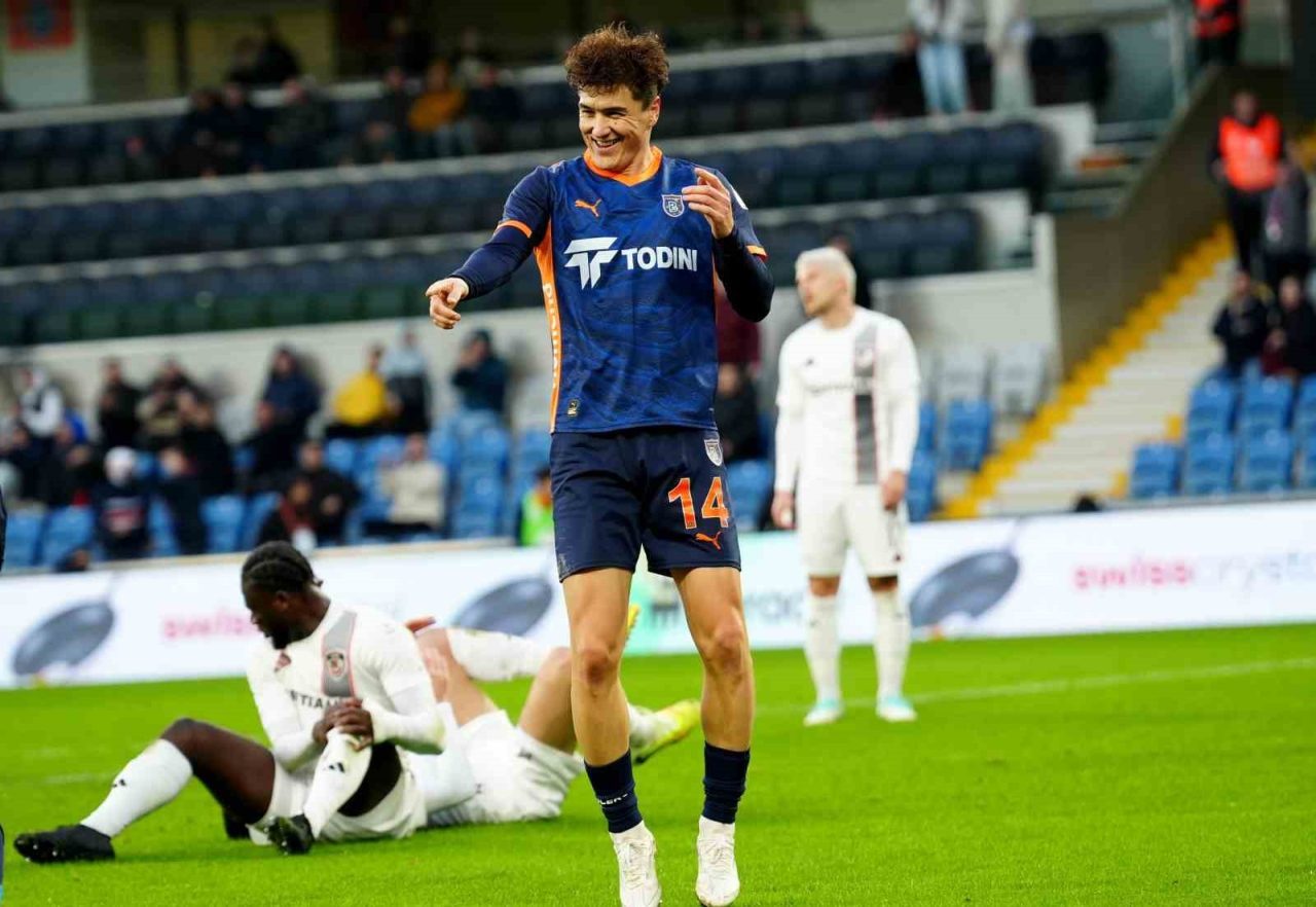 Başakşehir forması giyen Eldor Shomurodov, Gaziantep FK karşısında 21. dakikada