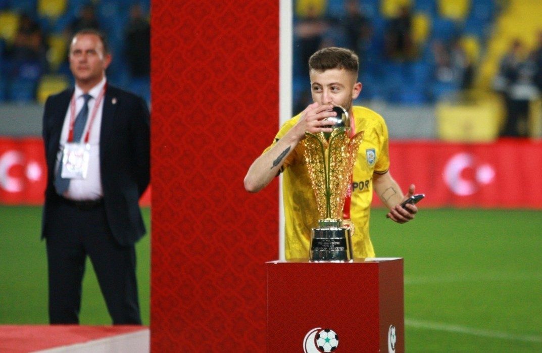 Kocaeli’nin İzmit ilçesinde dün gece çıkan silahlı kavgada ağır yaralanan