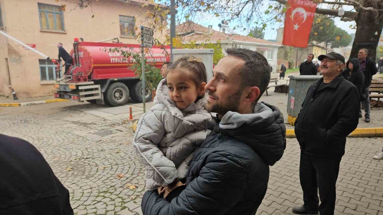 Balıkesir’in Sındırgı ilçesinde, 27 Ekim Depremi’nin ardından ağır hasarlı olarak