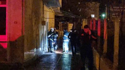 Sinop’ta bir binanın kömürlüğünde çıkan yangın, itfaiye ekiplerinin müdahalesiyle kontrol