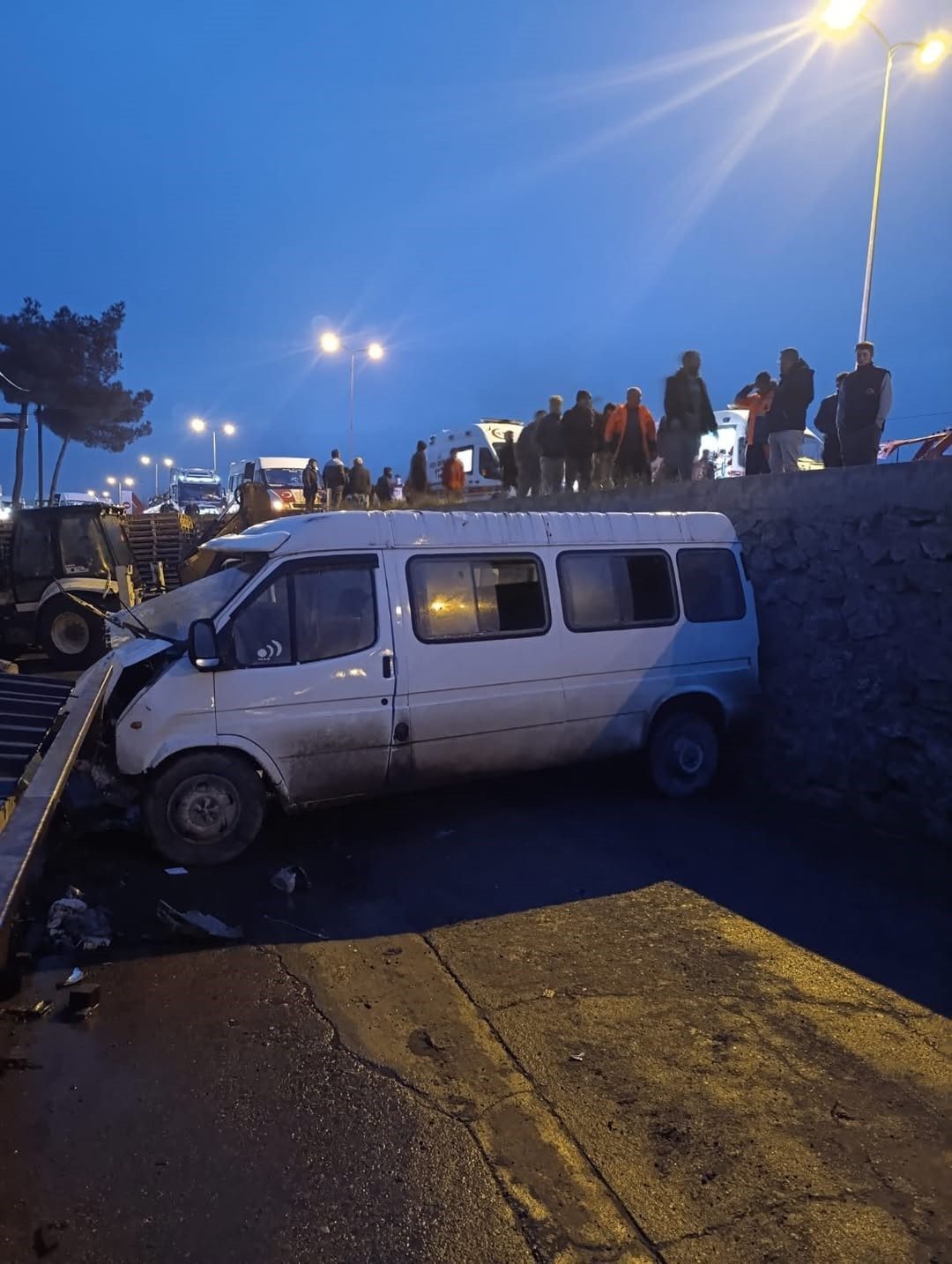 Sinop’un Boyabat ilçesinde servis minibüsü ile otomobilin çarpıştığı kazada 1
