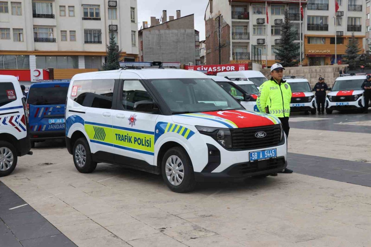 Sivas’ta emniyet ve jandarmaya görev kapasitesini artıracak yeni hizmet araçları