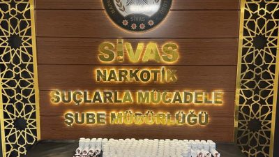 Sivas’ta gerçekleşen narkotik operasyonda 8 bin sentetik ecza ele geçirildi.