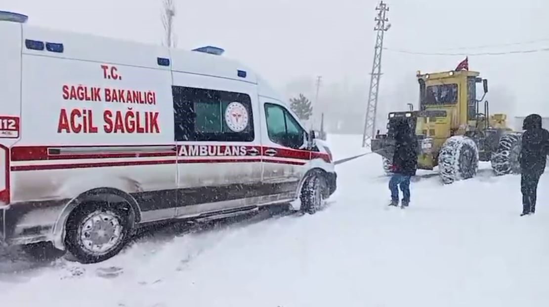 Sivas’ta yaşadığı köyde rahatsızlanan hamile kadına ulaşmak için ekipler seferber