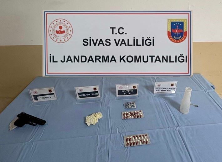 Sivas’ta 2 ayrı iş yerinde yapılan aramalarda uyuşturucu madde ele