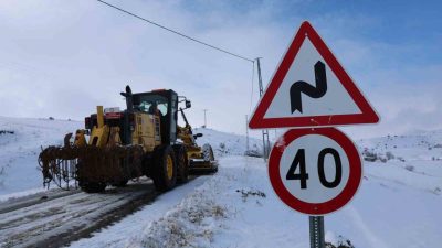 Sivas’ta gece saatlerinde etkili olan kar yağışı sonrası ulaşımda aksamalar
