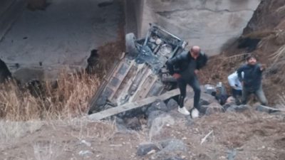 Sivas-Malatya karayolunda kontrolden çıkan aracın köprü altına düşmesi sonucu 1