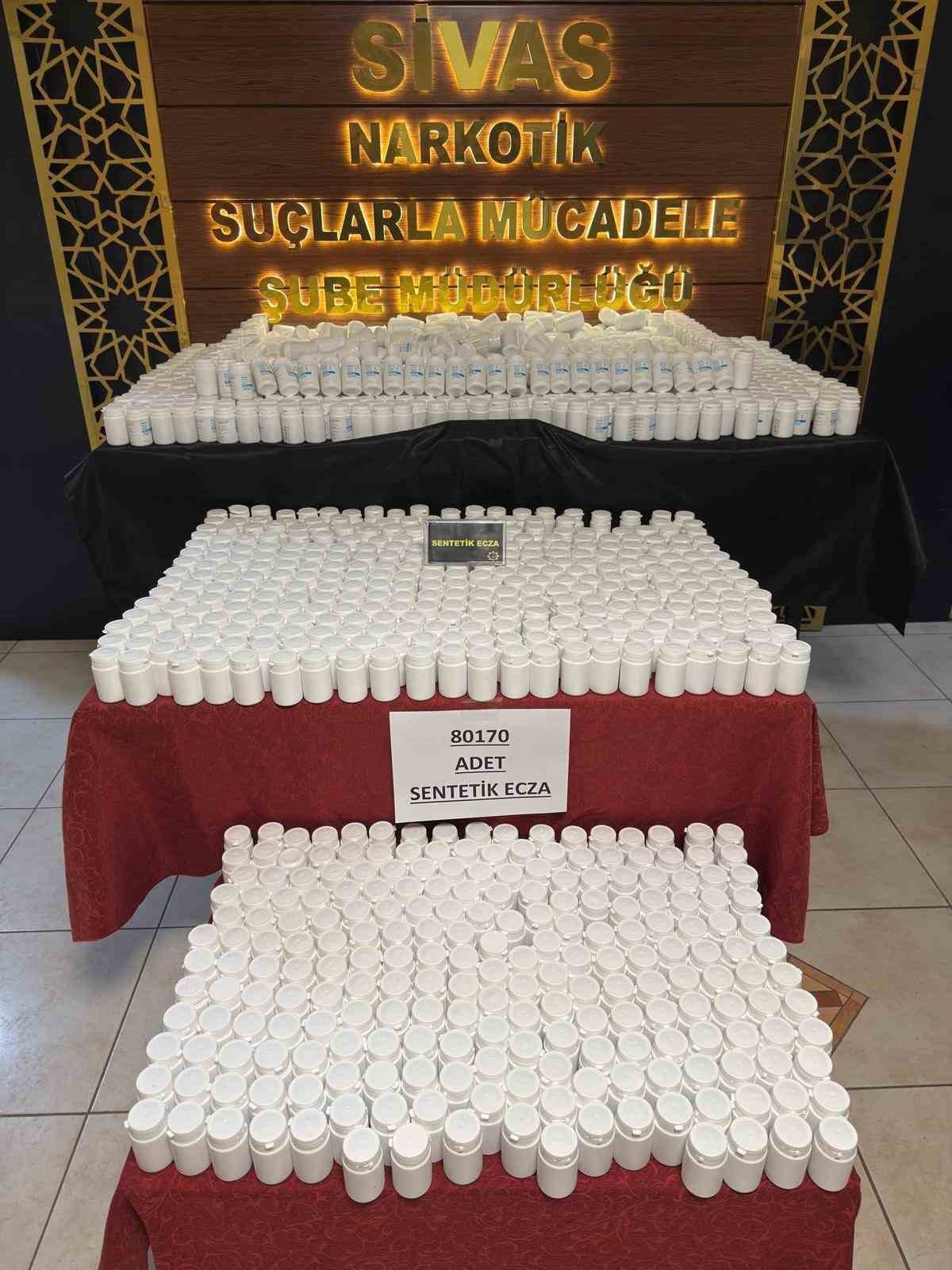 Sivas’ta yılbaşı öncesi narkotik polisinin düzenlediği operasyonda 7 şüpheli yakalandı.