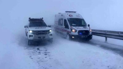 Sivas-Şarkışla karayolunun Sorguncuk mevkiinde 5 aracın birbirine girdiği kazada 4