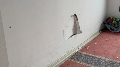 Amasya’nın Taşova ilçesinde millet bahçesinde hizmete sunulan mescit duvarının tahrip