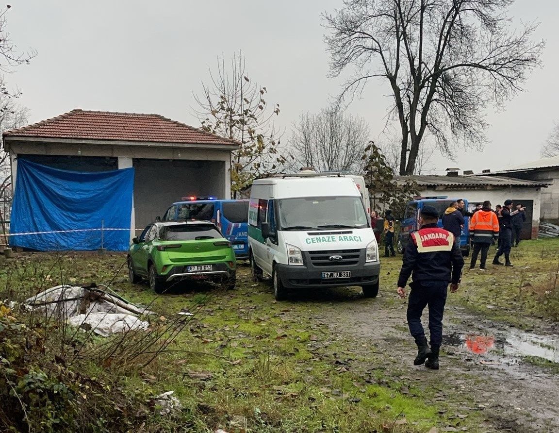 Zonguldak’ın Devrek ilçesinde kasaplık yapan bir kişi, kendisine ait tavuk