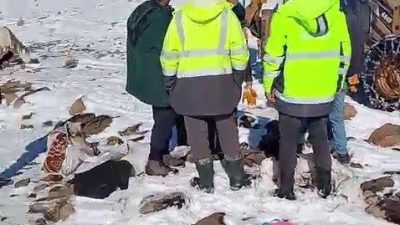 Erzurum Büyükşehir Belediyesi ESKİ ekipleri ağır kış şartları altında vatandaşların