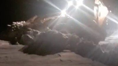 Erzurum’un Tekman ilçesinde etkili olan yoğun kar yağışı sonrası çok