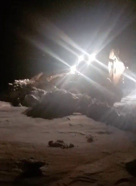 Erzurum’un Tekman ilçesinde etkili olan yoğun kar yağışı sonrası çok