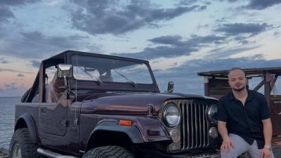 Trabzon’un Akçaabat ilçesinde çalıntı araç sürücüsü kırmızı ışıkta duran motosikletli