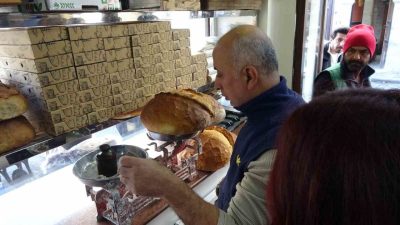 Trabzon Ticaret İl Müdürlüğü ekipleri sabah saatlerinde Ortahisar ilçesinde fırınlara