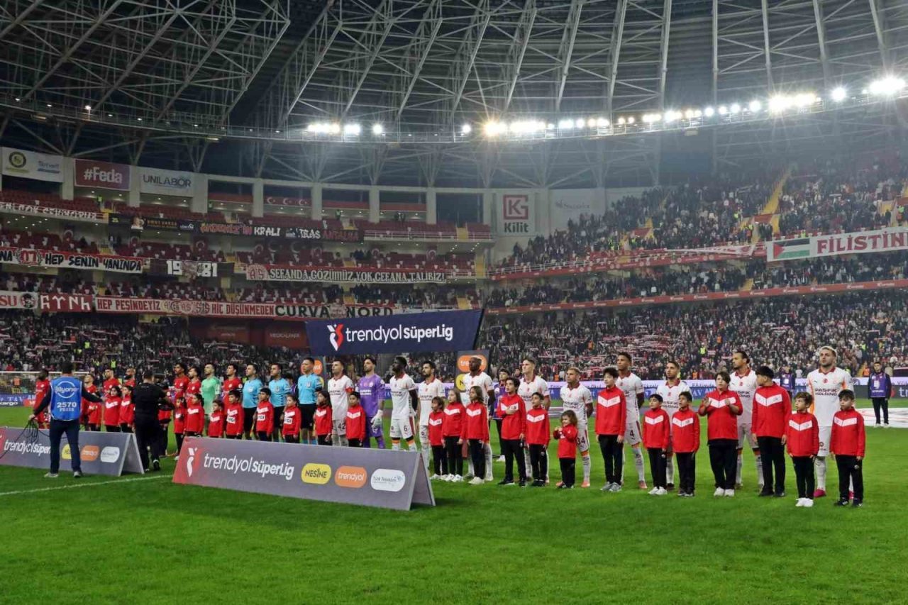 Trendyol Süper Lig’in 16. haftasında Antalyaspor evinde Galatasaray ile karşılaşıyor.