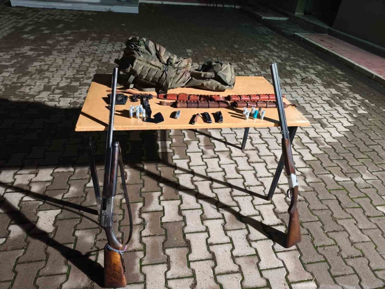 Tunceli’de jandarma ve DKMP ekiplerince yürütülen denetimlerde, yasa dışı avcılık