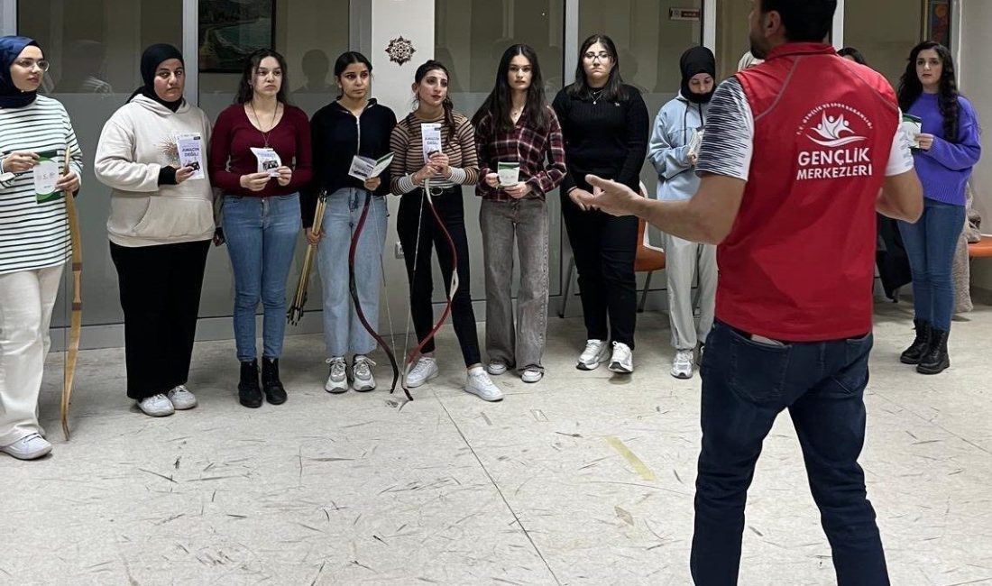 Bayburt Gençlik Merkezinde üniversite öğrencilerine yönelik bağımlılıkla mücadele kapsamında bilgilendirme