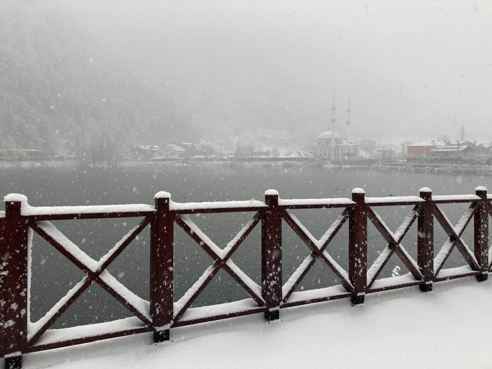 Trabzon’un dünyaca ünlü turizm merkezi Uzungöl, yurdun dört bir yanında