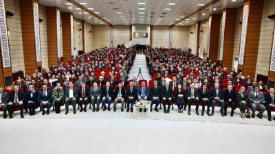 Erzincan Valisi Hamza Aydoğdu, eğitim yöneticileriyle bir araya gelerek gençliğin