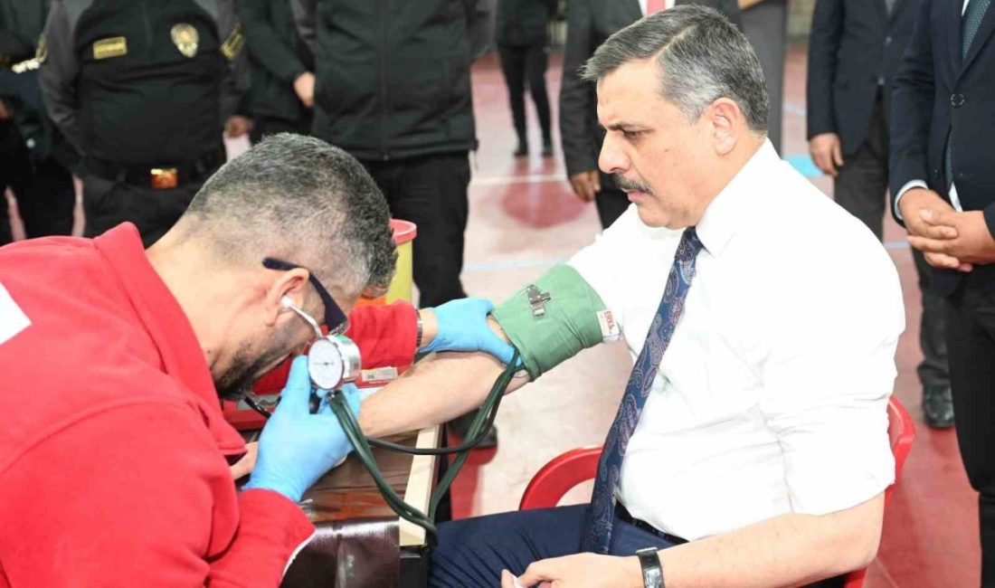 Erzurum Valisi Mustafa Çiftçi, Polis Meslek Eğitim Merkezi’nde düzenlenen kan